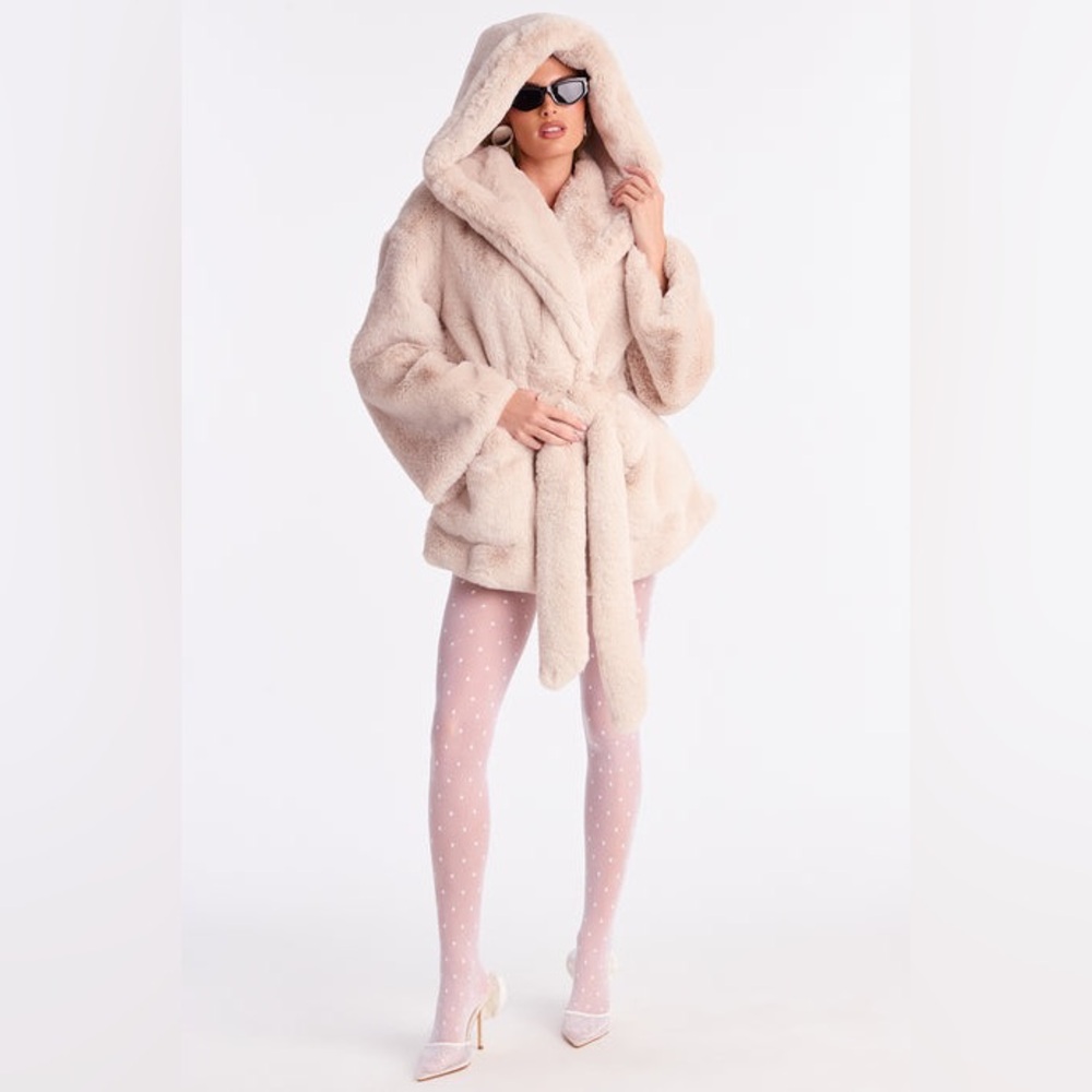 Fashion Nova Luxurious Hooded Faux Fur Coat Size Small NWT $75